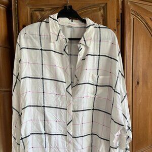 Two by Vince Camuto Flowy Button Down Collared Blouse NWT